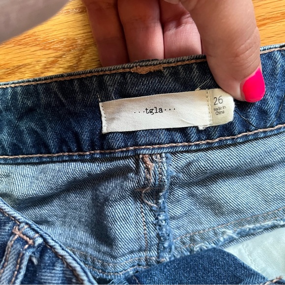 Tgla distressed jean shorts size 26 - Picture 4 of 4